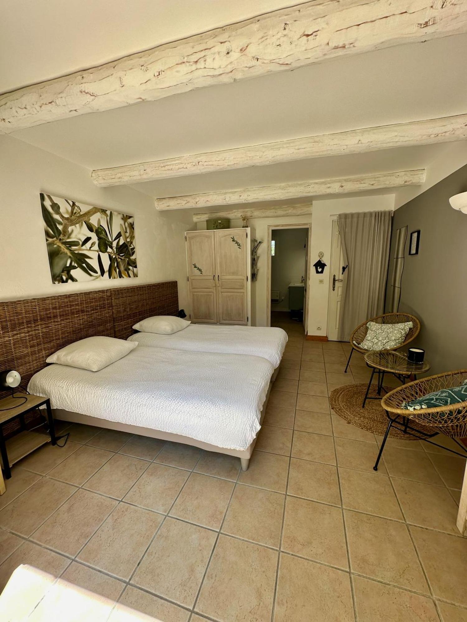 Hotel Pierres-Blanches Venasque Zimmer foto